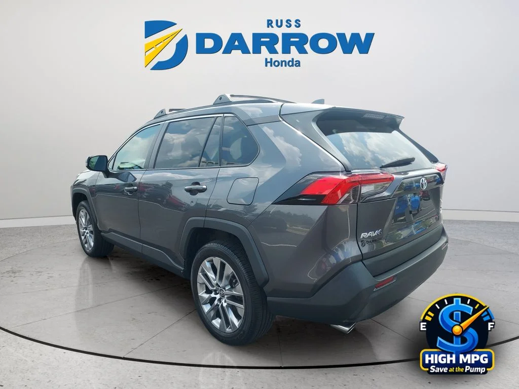 Used 2021 Gray Toyota XLE Premium image 3