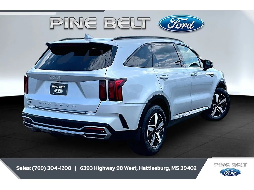 Used 2022 Sparkling Silver Kia S image 11