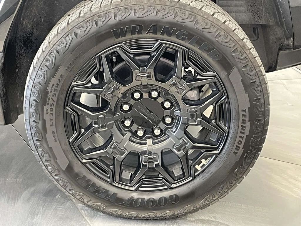 Used 2025 Blue GMC 2X image 13