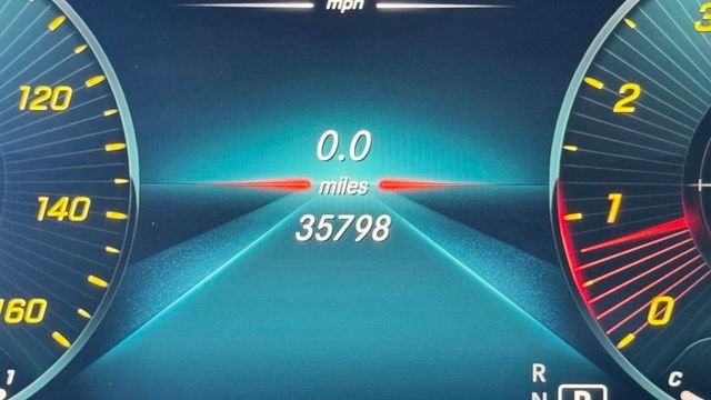 Used 2022 Gray Mercedes-Benz GLC 300 image 35