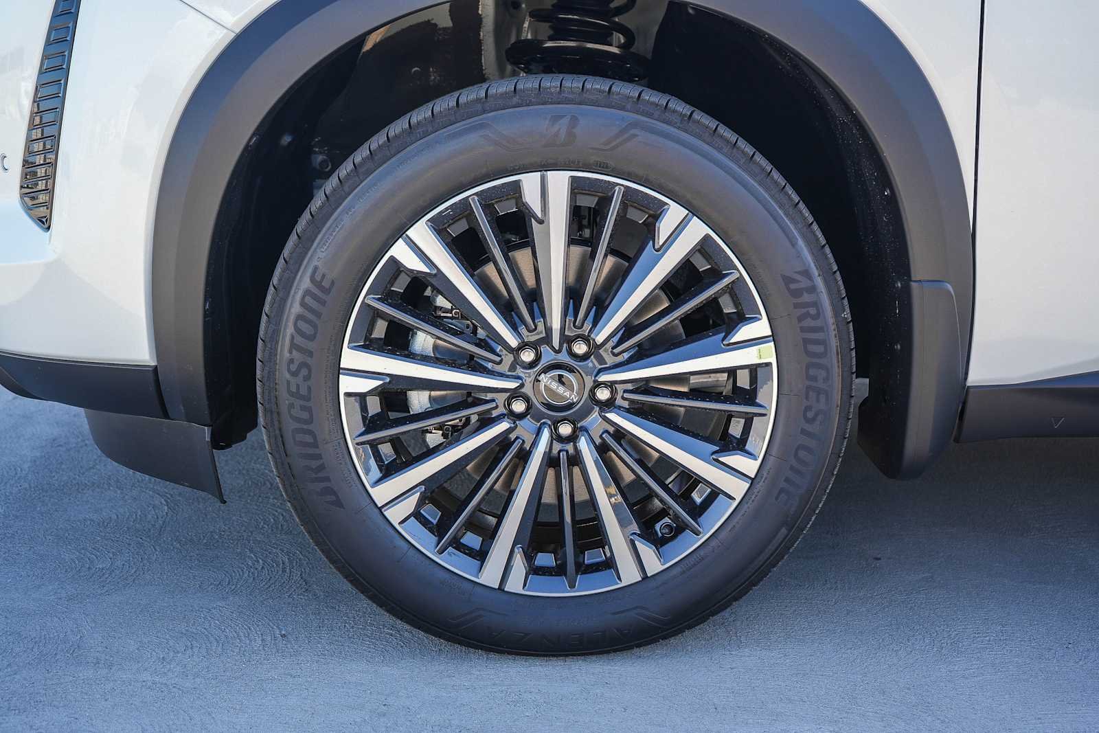 New 2026 Everest White Pearl TriCoat Nissan Platinum image 11