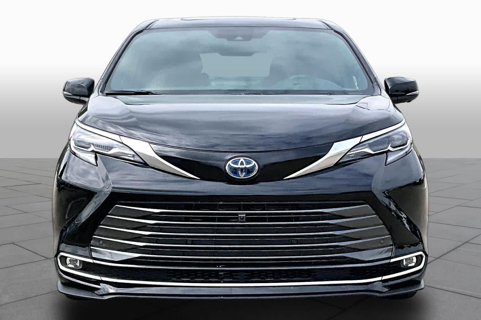 Used 2025 Midnight Black Metallic Toyota Platinum image 4