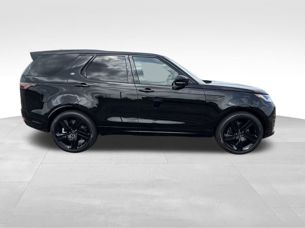 Used 2025 Black Land Rover Dynamic SE image 5