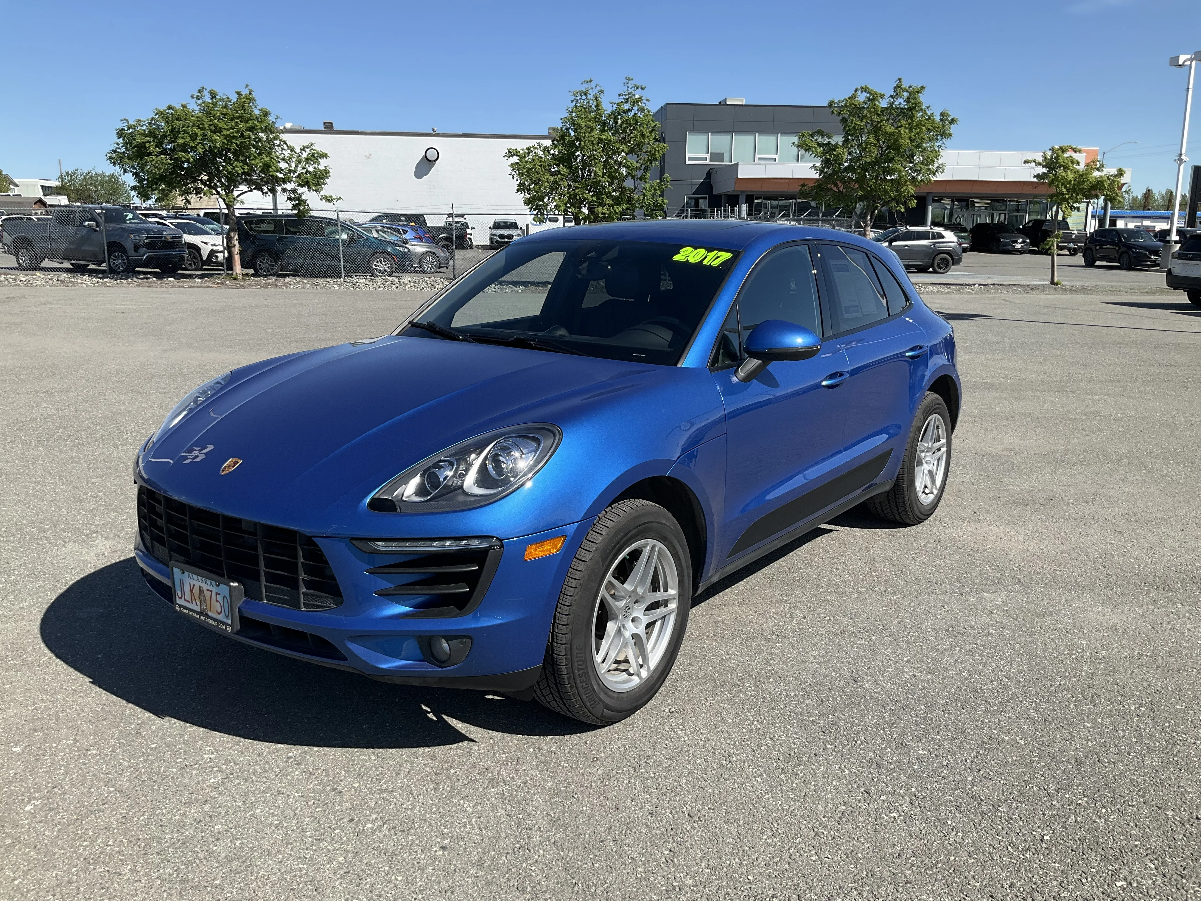 2017 Porsche Macan -'s photo