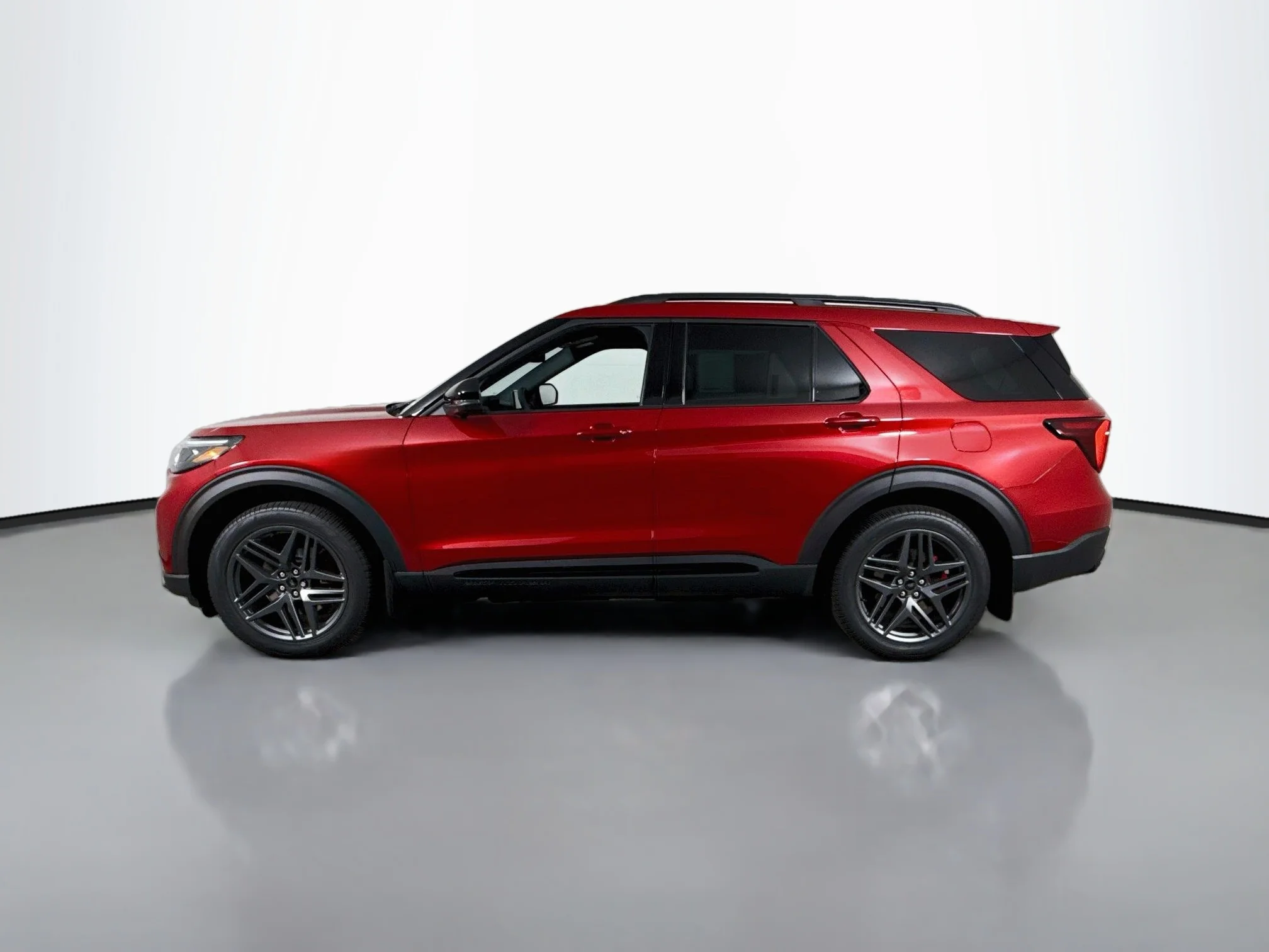 New 2026 Rapid Red Metallic Tinted Clearcoat Ford ST-Line image 4