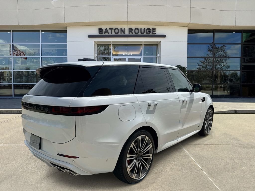 New 2026 Ostuni Pearl White LAND ROVER Dynamic SE image 3