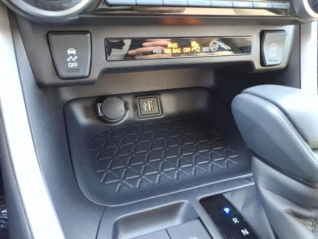 Used 2025 Silver Toyota LE image 17