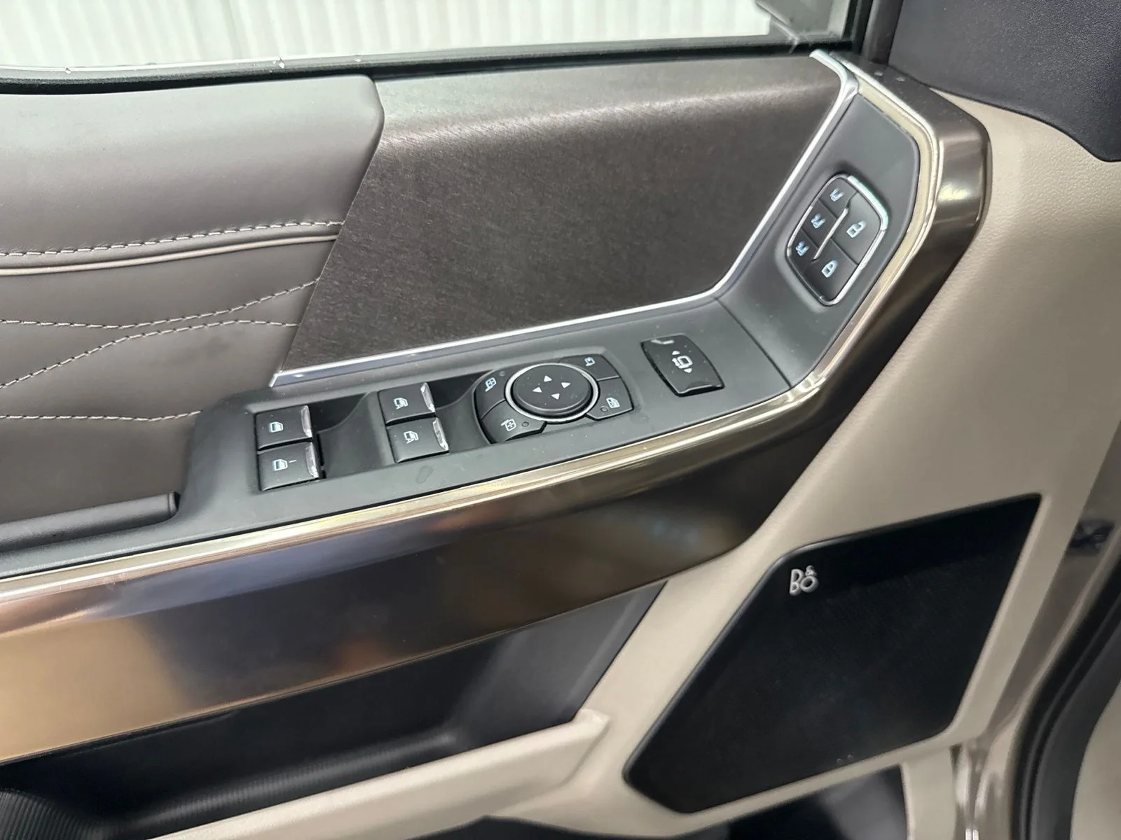 New 2026 Gray Ford Platinum image 14