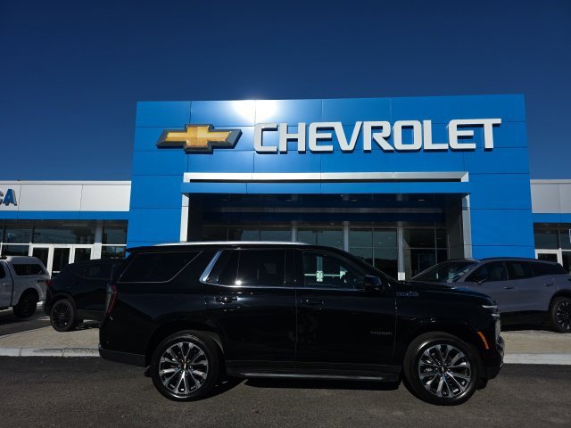 Used 2025 Black Chevrolet High Country image 2