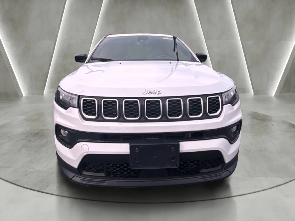 Used 2024 White Jeep Latitude image 8
