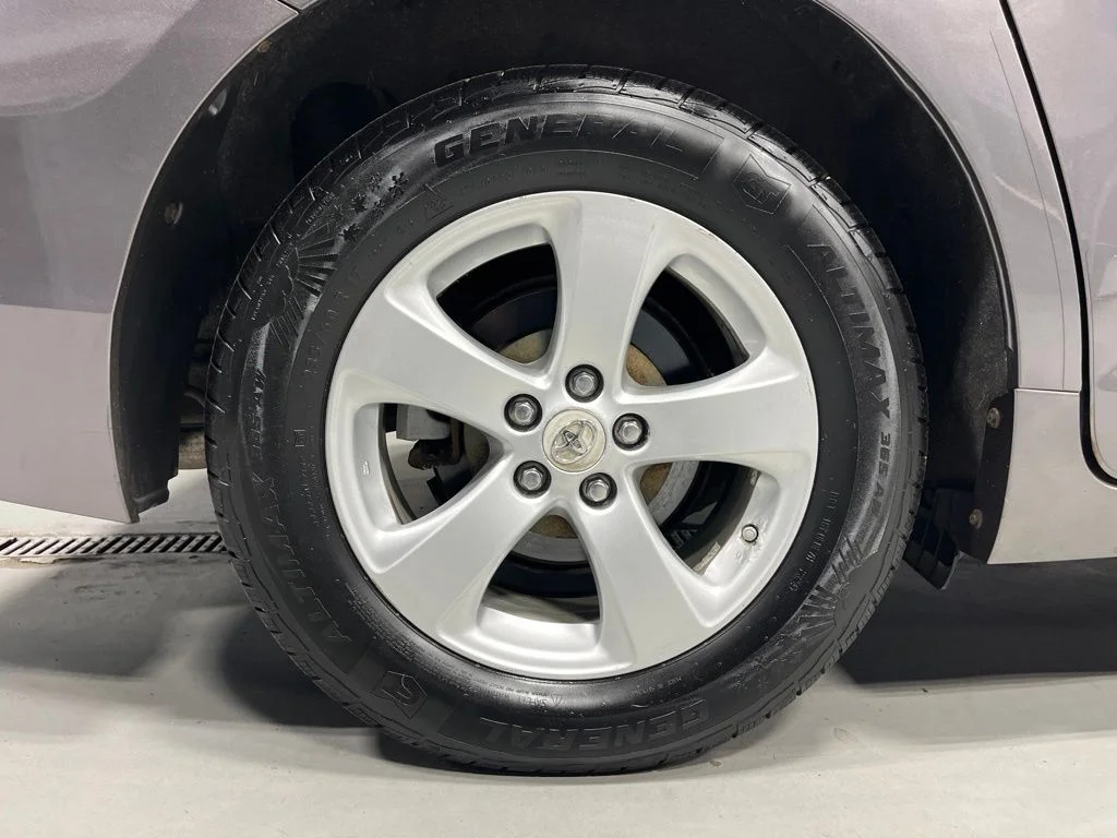 Used 2012 Predawn Gray Mica Toyota Base image 33