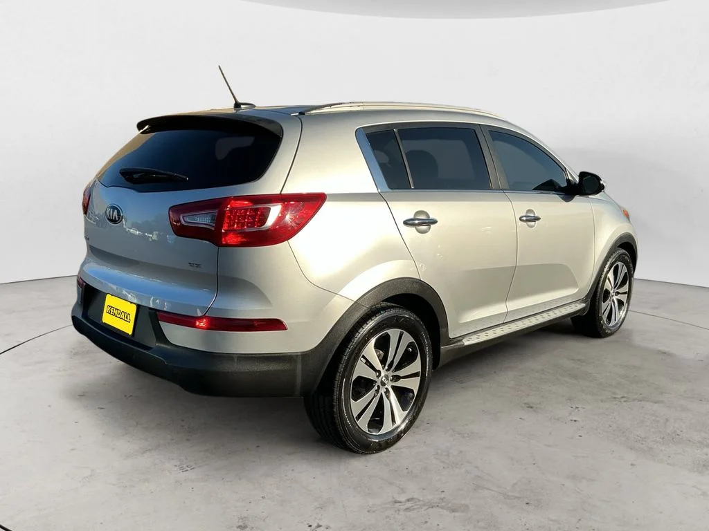 Used 2013 Silver Kia EX image 5