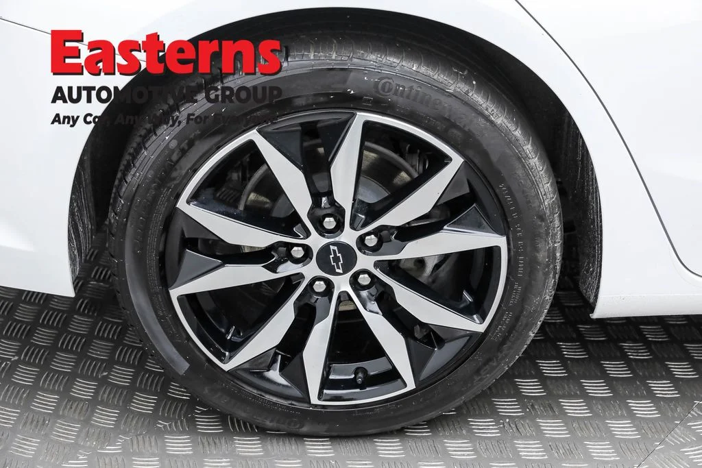 Used 2022 White Chevrolet RS image 28