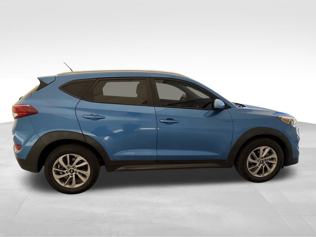 Used 2016 Caribbean Blue Hyundai SE image 6