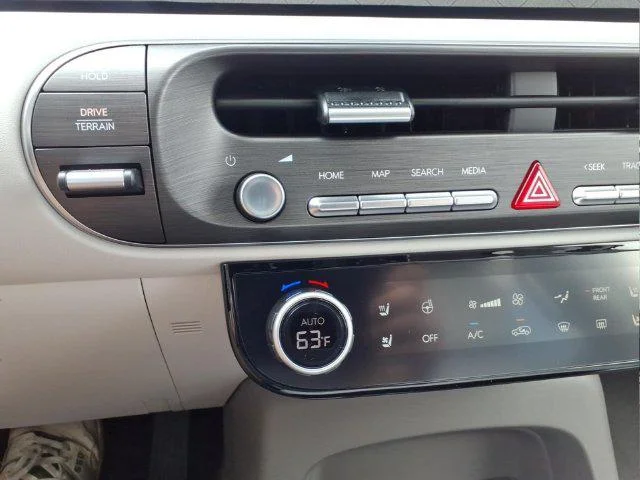 New 2026 White Hyundai SEL Premium image 24