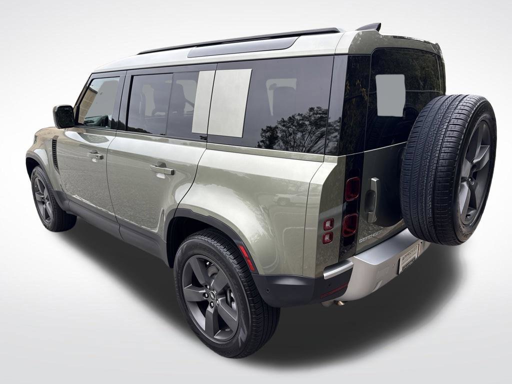 Used 2025 Green Land Rover S image 7