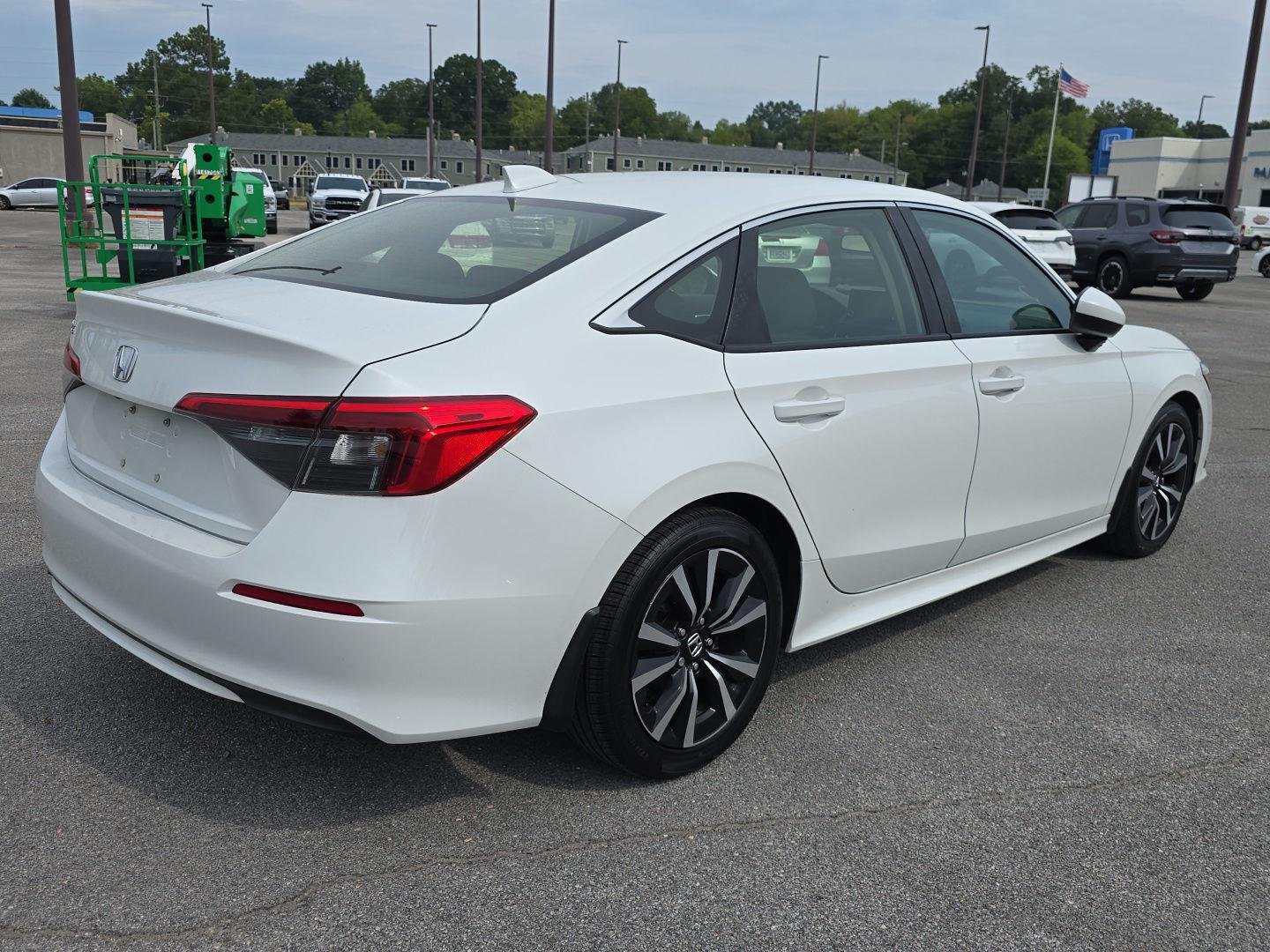 Used 2022 Platinum White Pearl Honda EX image 3