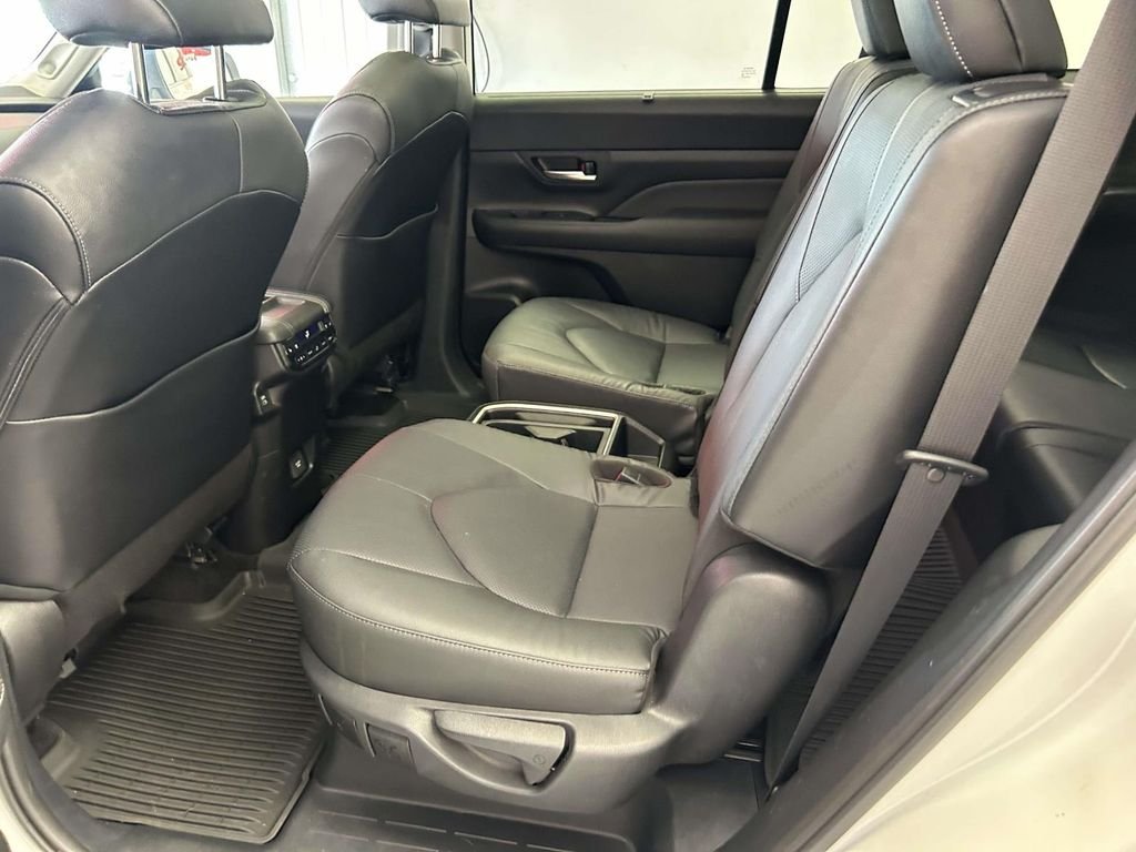 Used 2025 Beige Toyota Platinum image 14