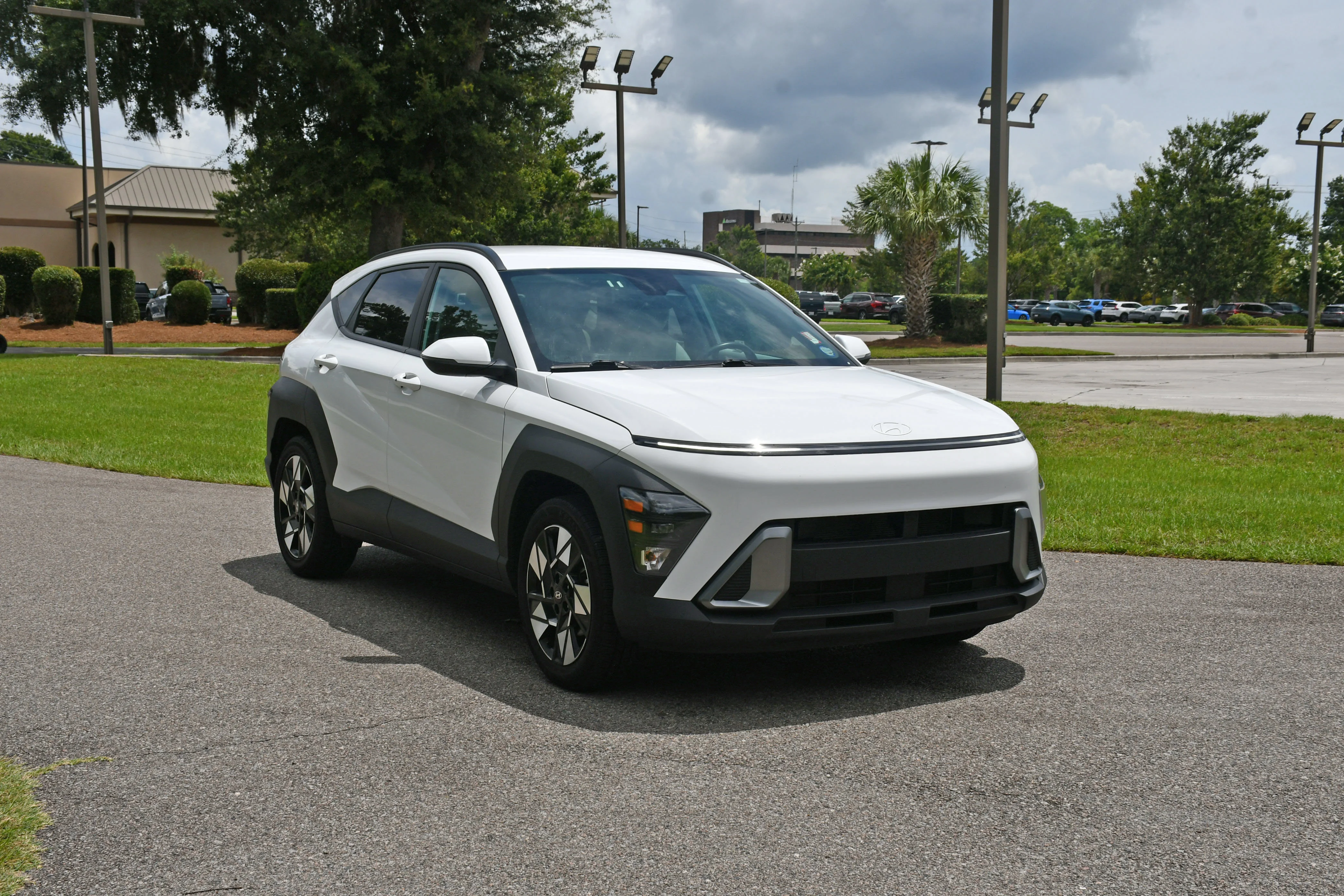 Used 2025 White Hyundai SEL image 5
