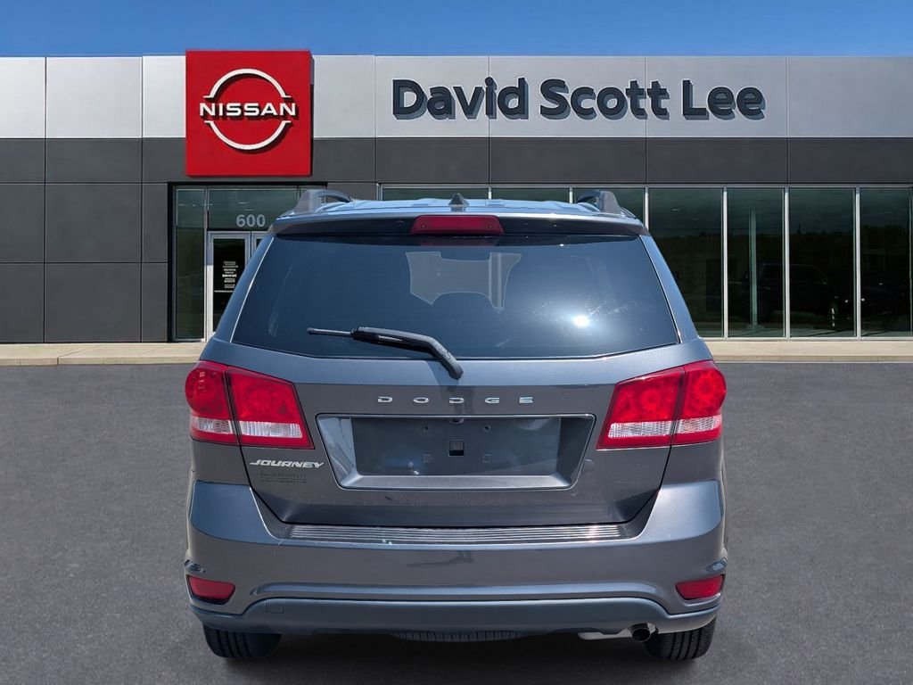 Used 2019 Gray Dodge SE image 7