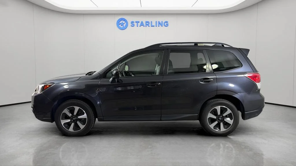 Used 2017  Subaru Premium image 3