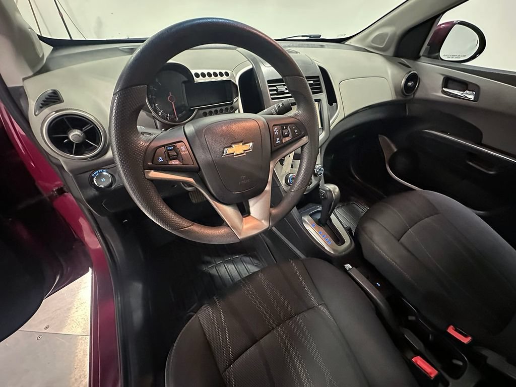 Used 2014 DEEP MAGENTA METALLIC Chevrolet LT image 20