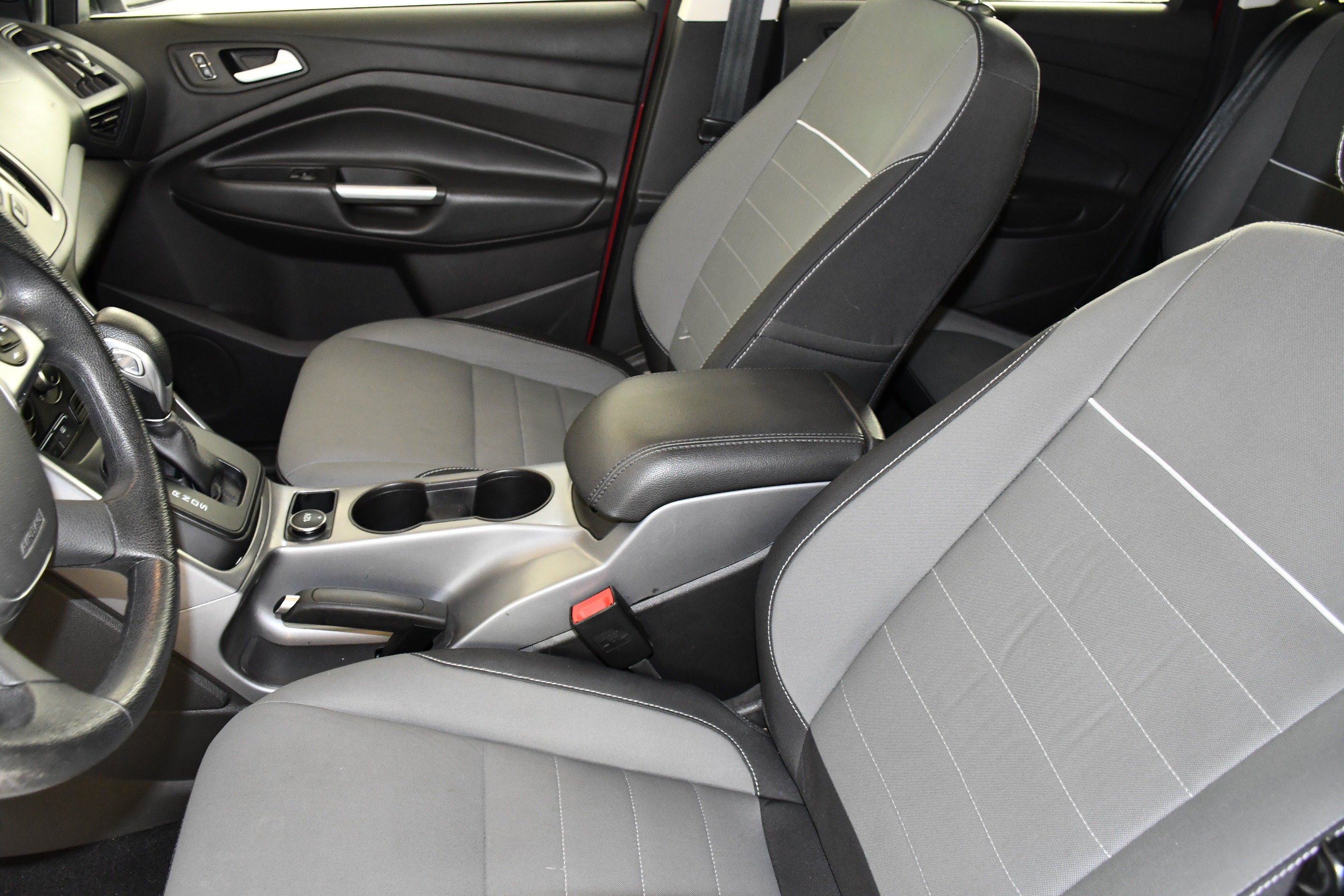 Used 2015 Ruby Red Metallic Ford SE image 37