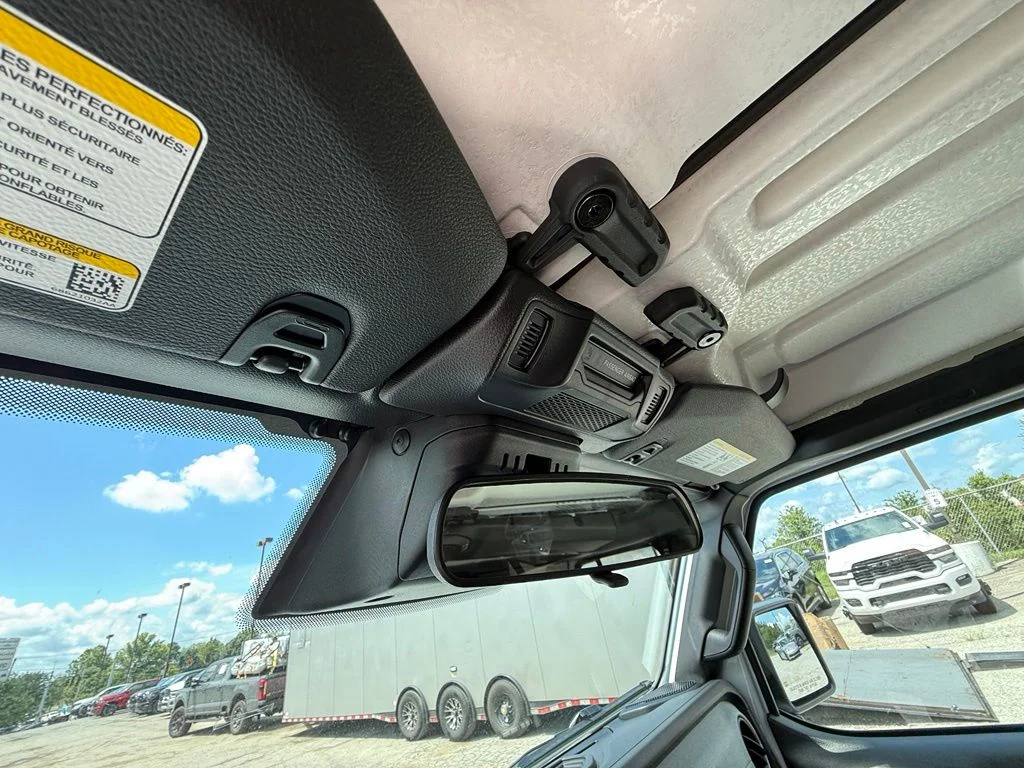 New 2026 Bright White Clear-Coat Exterior Paint Jeep Sport S image 23