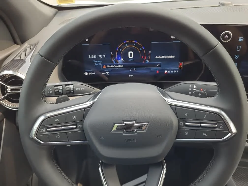 New 2027 Summit White Chevrolet LT image 15
