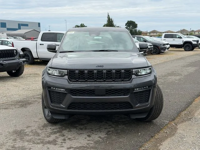 New 2026 Baltic Gray Metallic Clear-Coat Exterior Paint Jeep Limited image 3