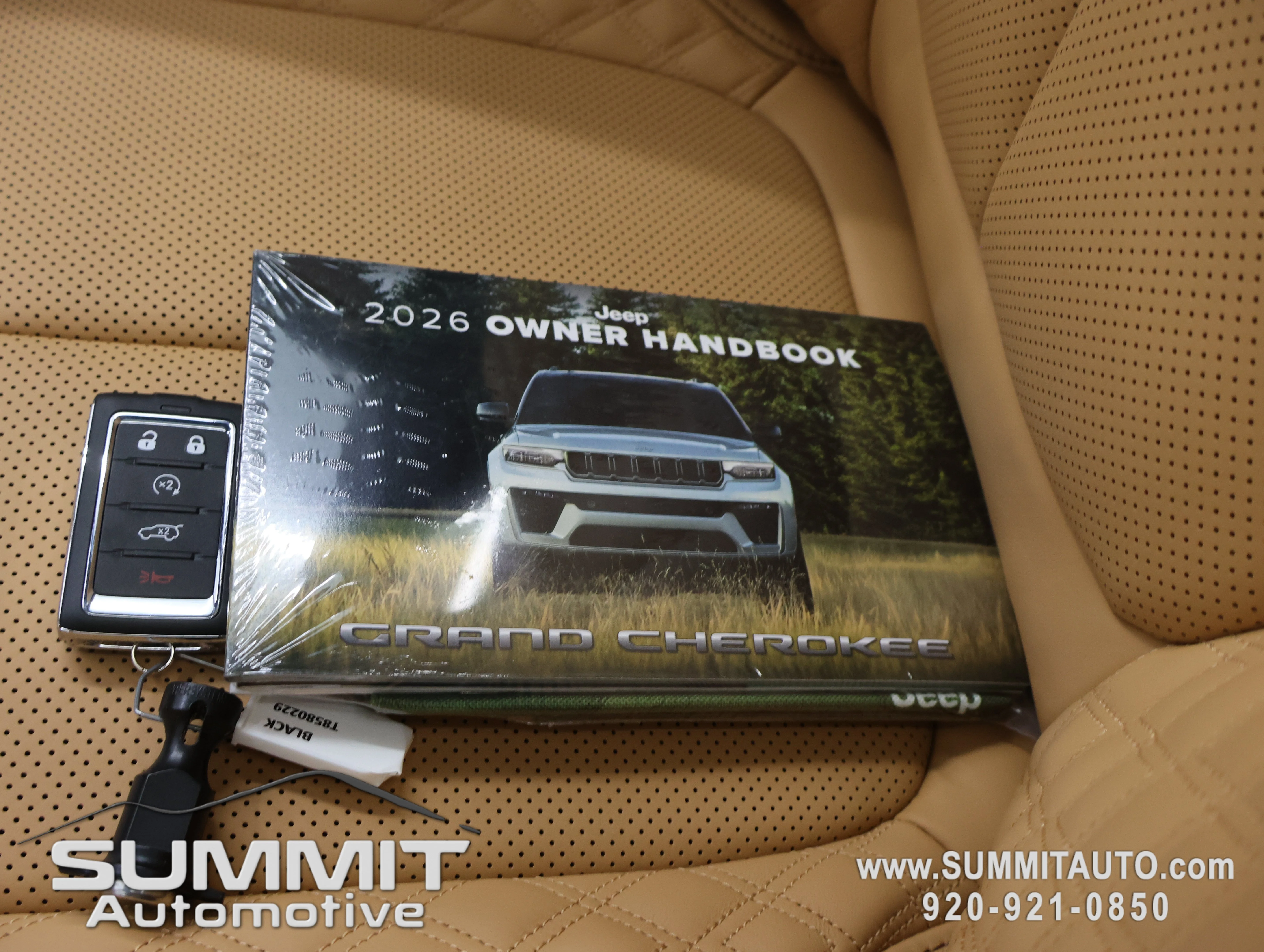 New 2026 Diamond Black Crystal Pearl-Coat Exterior Paint Jeep Summit image 89