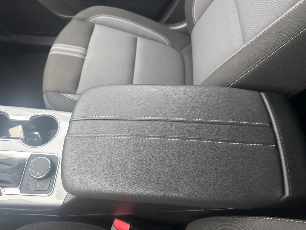 Used 2025 White Chevrolet LT image 37