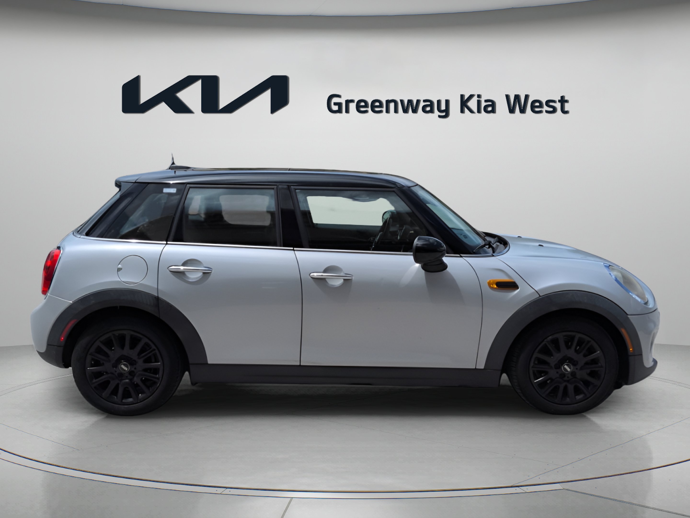 Used 2017 White Silver Metallic MINI Base image 8
