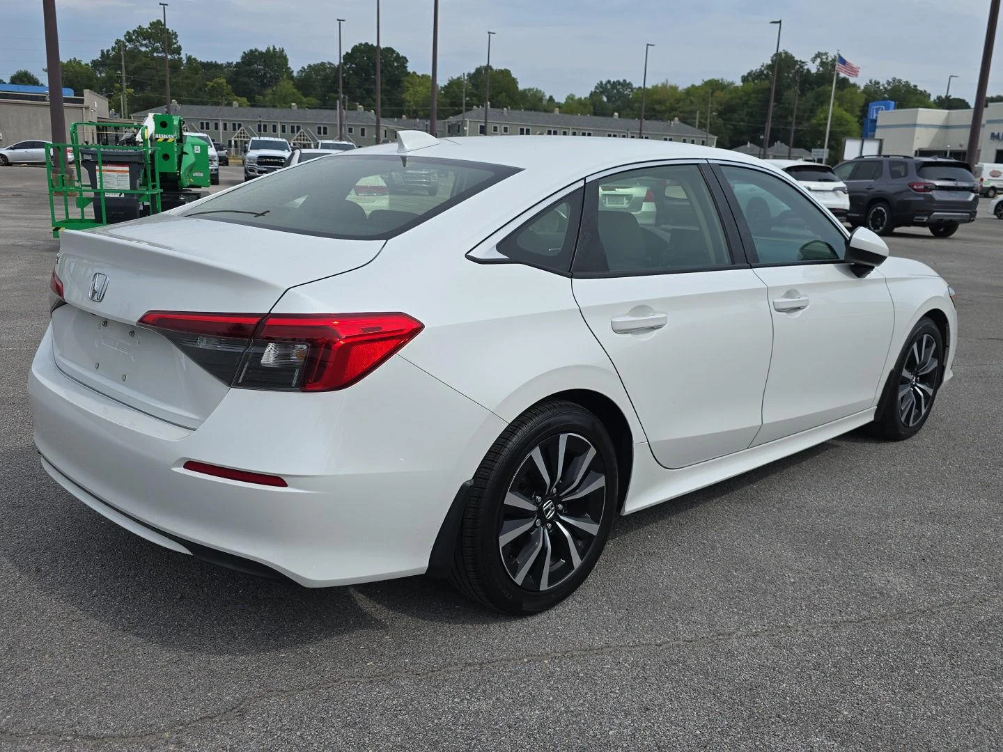 Used 2022 Platinum White Pearl Honda EX image 3