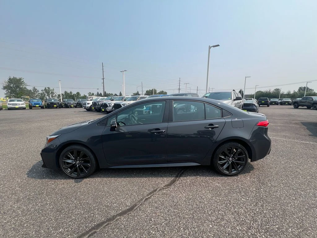 Used 2025  Toyota SE image 2