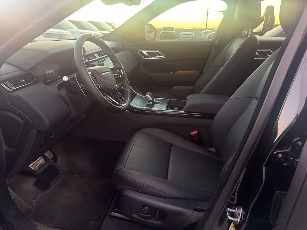 Used 2026 Black Land Rover Dynamic SE image 9