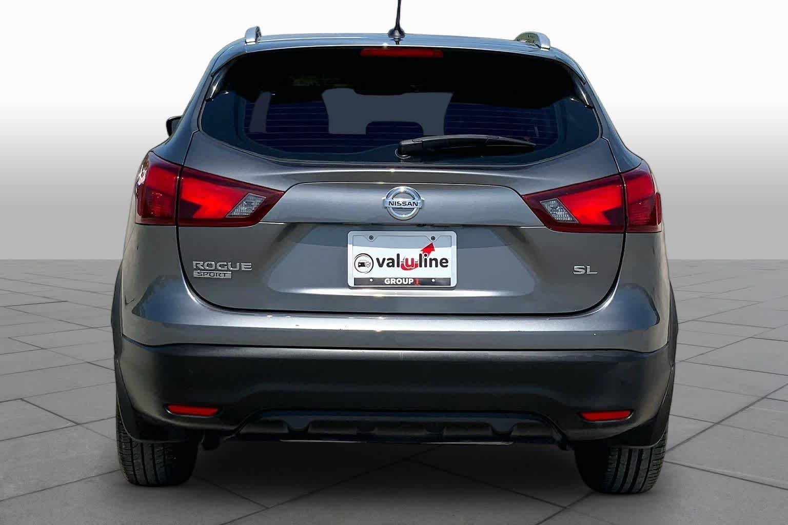 Used 2018 Gun Metallic Nissan SL image 5