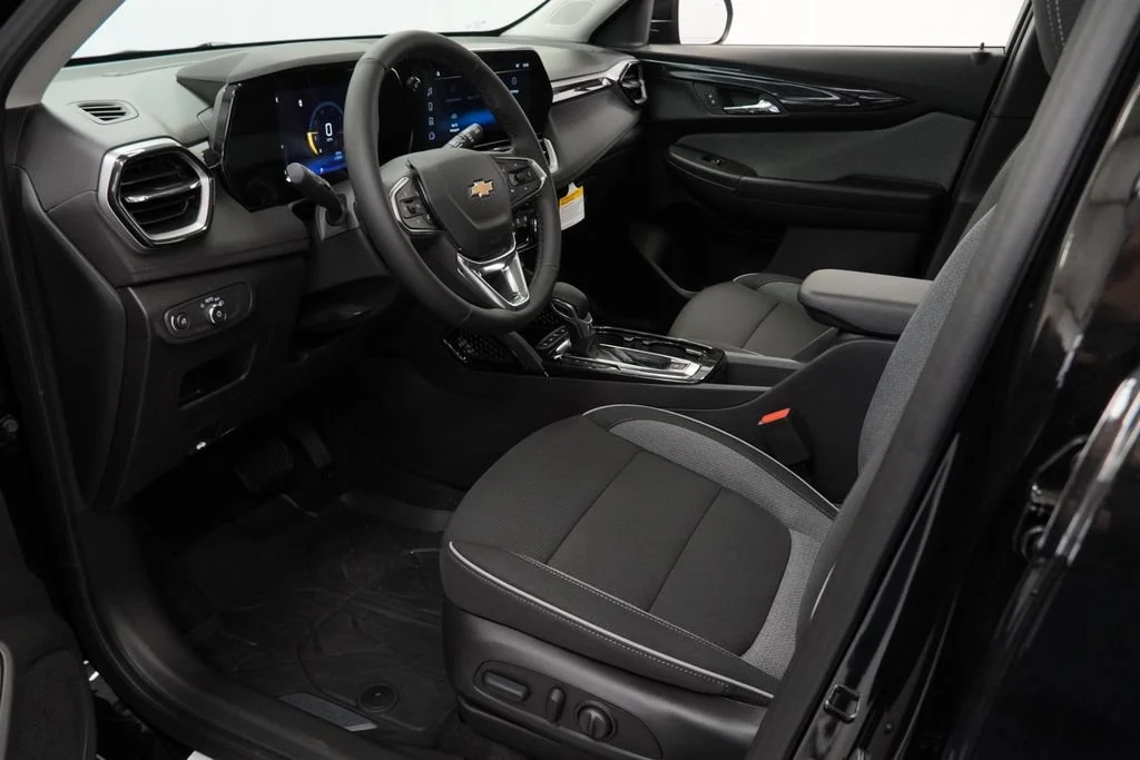 New 2026 Mosaic Black Metallic Chevrolet LT image 10