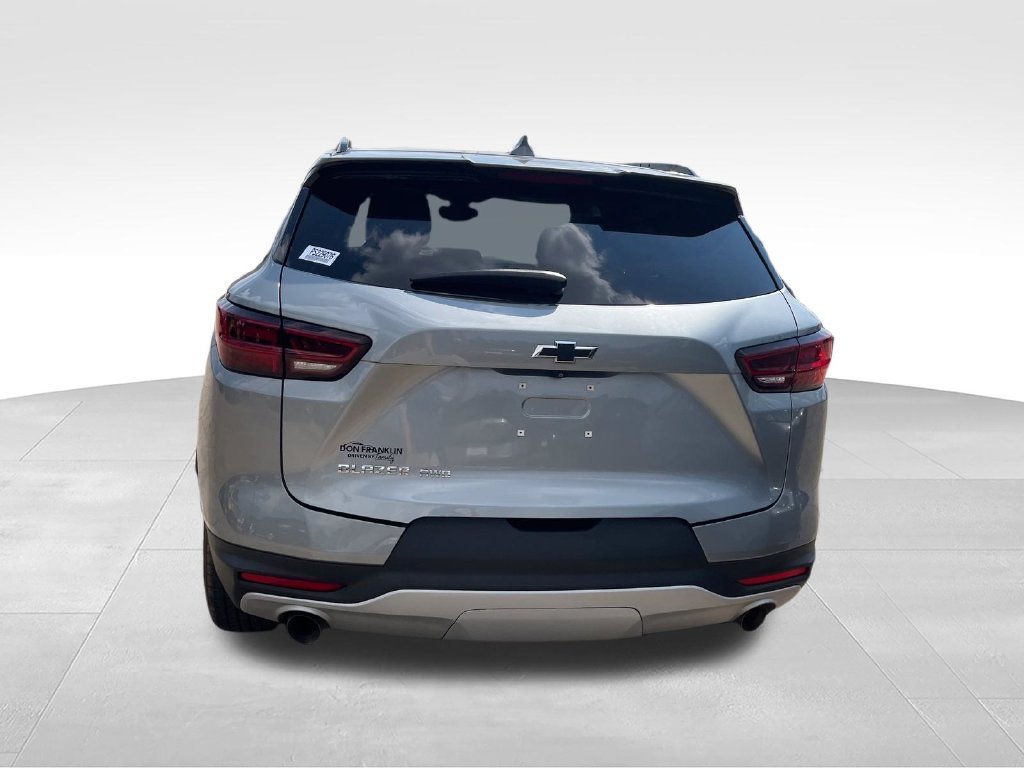 Used 2023 Gray Chevrolet LT image 4