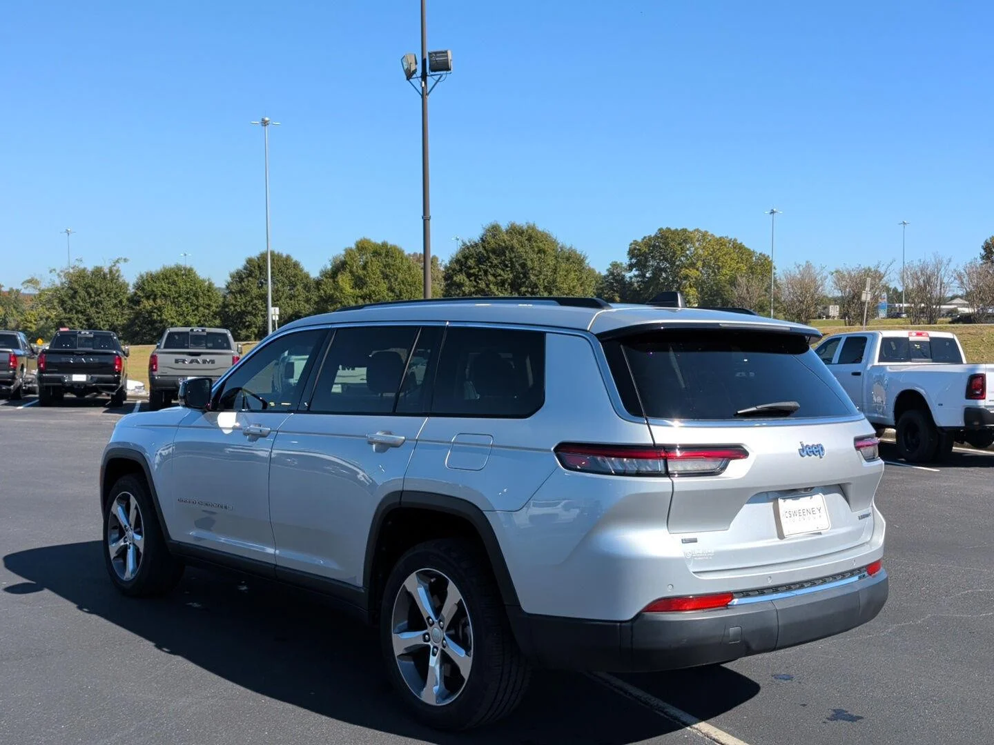 Used 2021 Silver Jeep Limited image 3