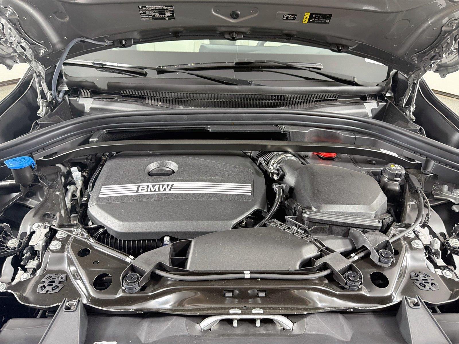 New 2027 Space Silver Metallic BMW xDrive28i image 29