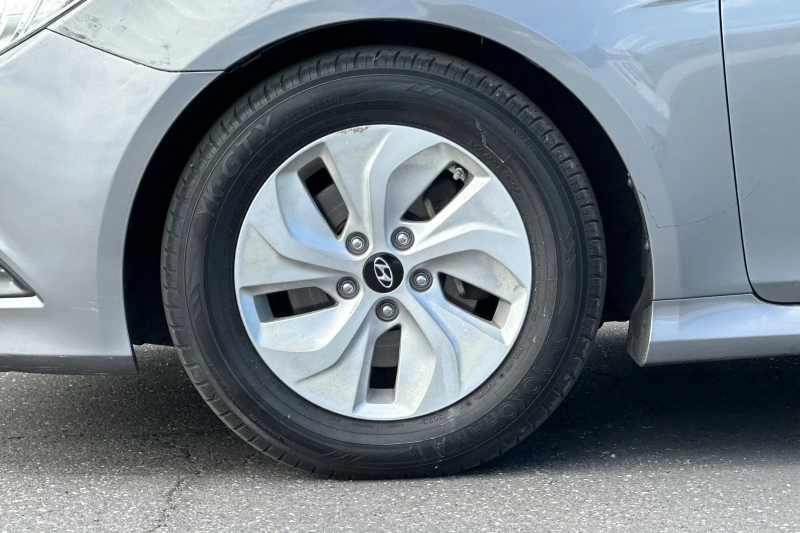 Used 2014 Harbor Gray Metallic Hyundai GLS image 22