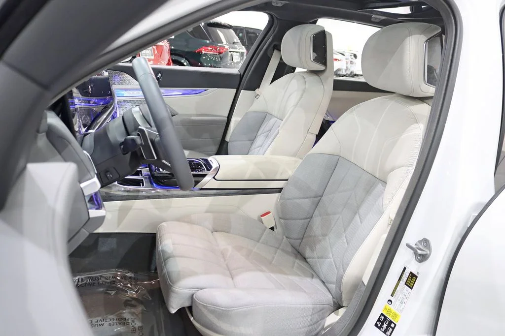 Used 2024 White BMW 760i xDrive image 29