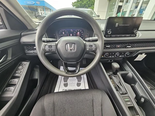 Used 2025 Black Honda SE image 17