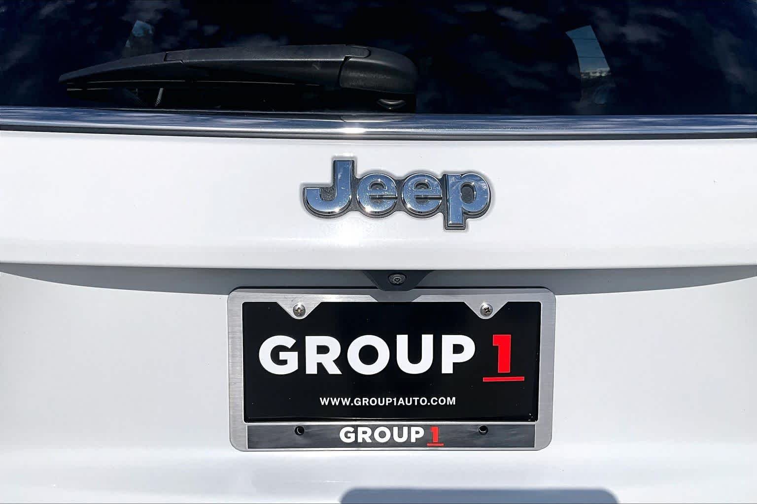 Used 2024 Bright White Clearcoat Jeep Latitude image 31