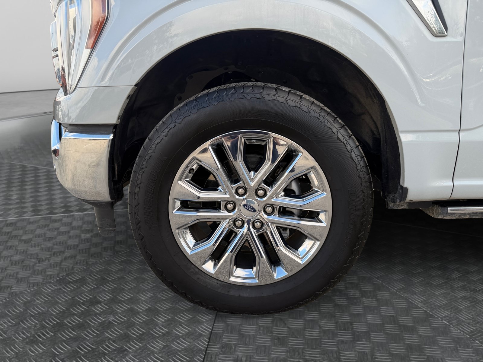 Certified Used 2023 Avalanche Gray Ford LARIAT image 9