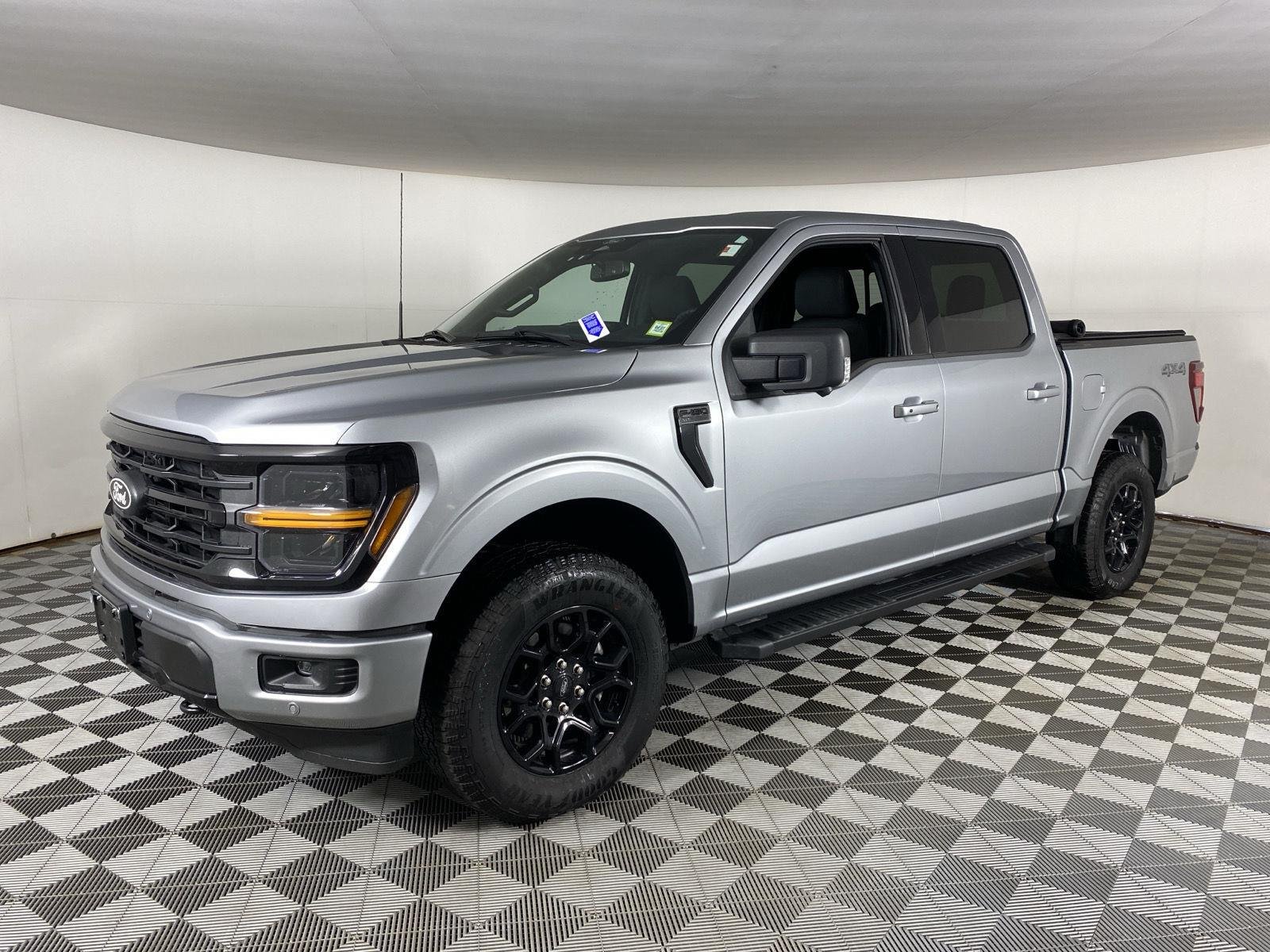 Used 2025 Iconic Silver Ford XLT image 6