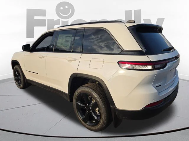 New 2026 Bright White Clear-Coat Exterior Paint Jeep Limited image 7