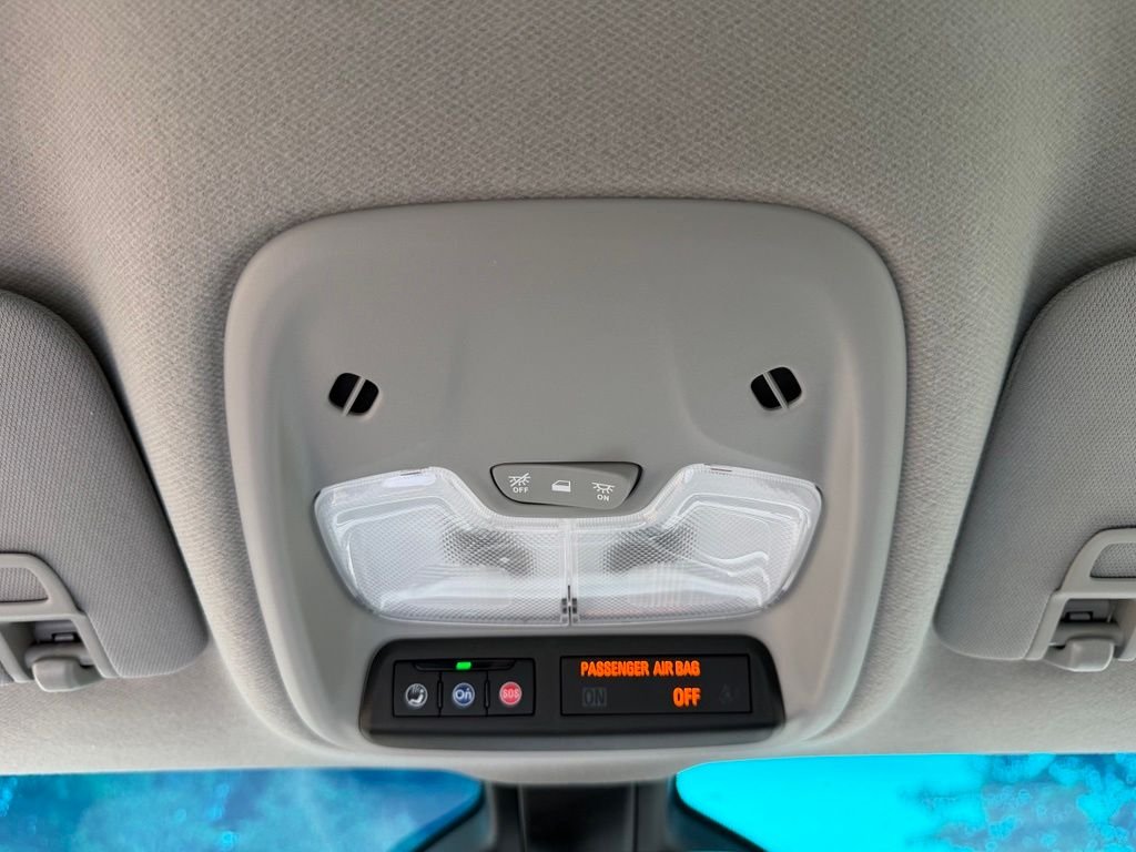 Used 2023 Summit White Chevrolet 2LT image 28