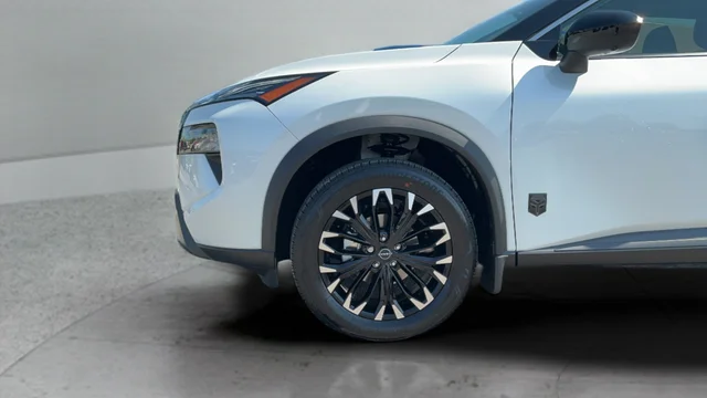 New 2026 Everest White Pearl TriCoat Nissan Dark Armor™ image 24